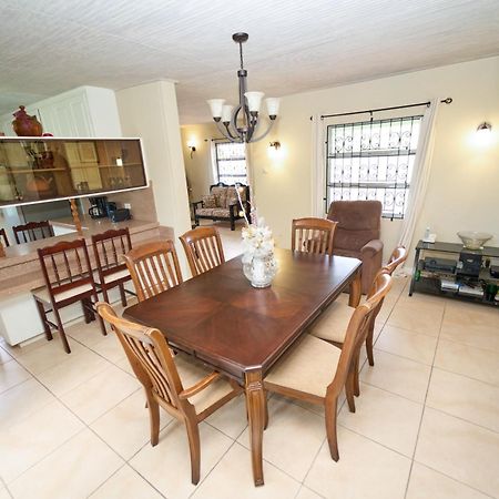 Spacious 3-Bedroom Home - Regency Park Bridgetown Eksteriør bilde