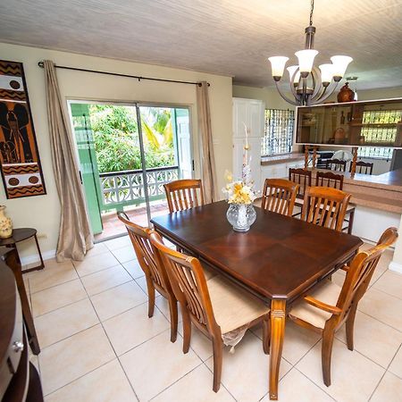 Spacious 3-Bedroom Home - Regency Park Bridgetown Eksteriør bilde