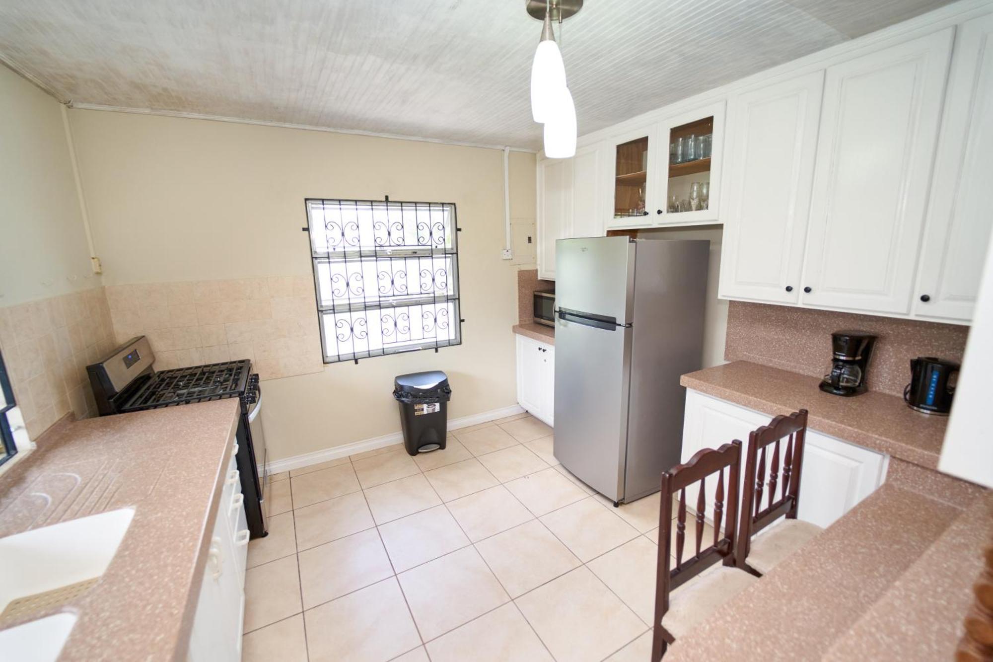 Spacious 3-Bedroom Home - Regency Park Bridgetown Eksteriør bilde