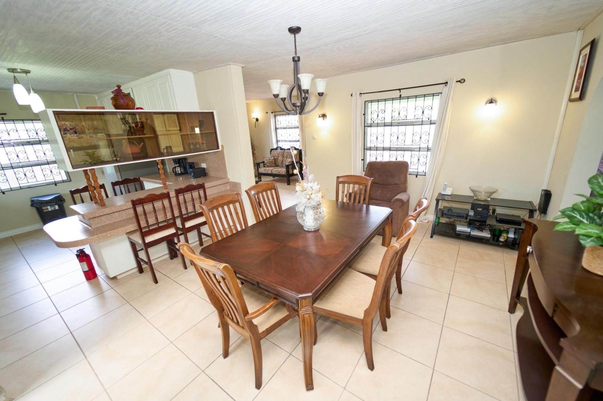 Spacious 3-Bedroom Home - Regency Park Bridgetown Eksteriør bilde