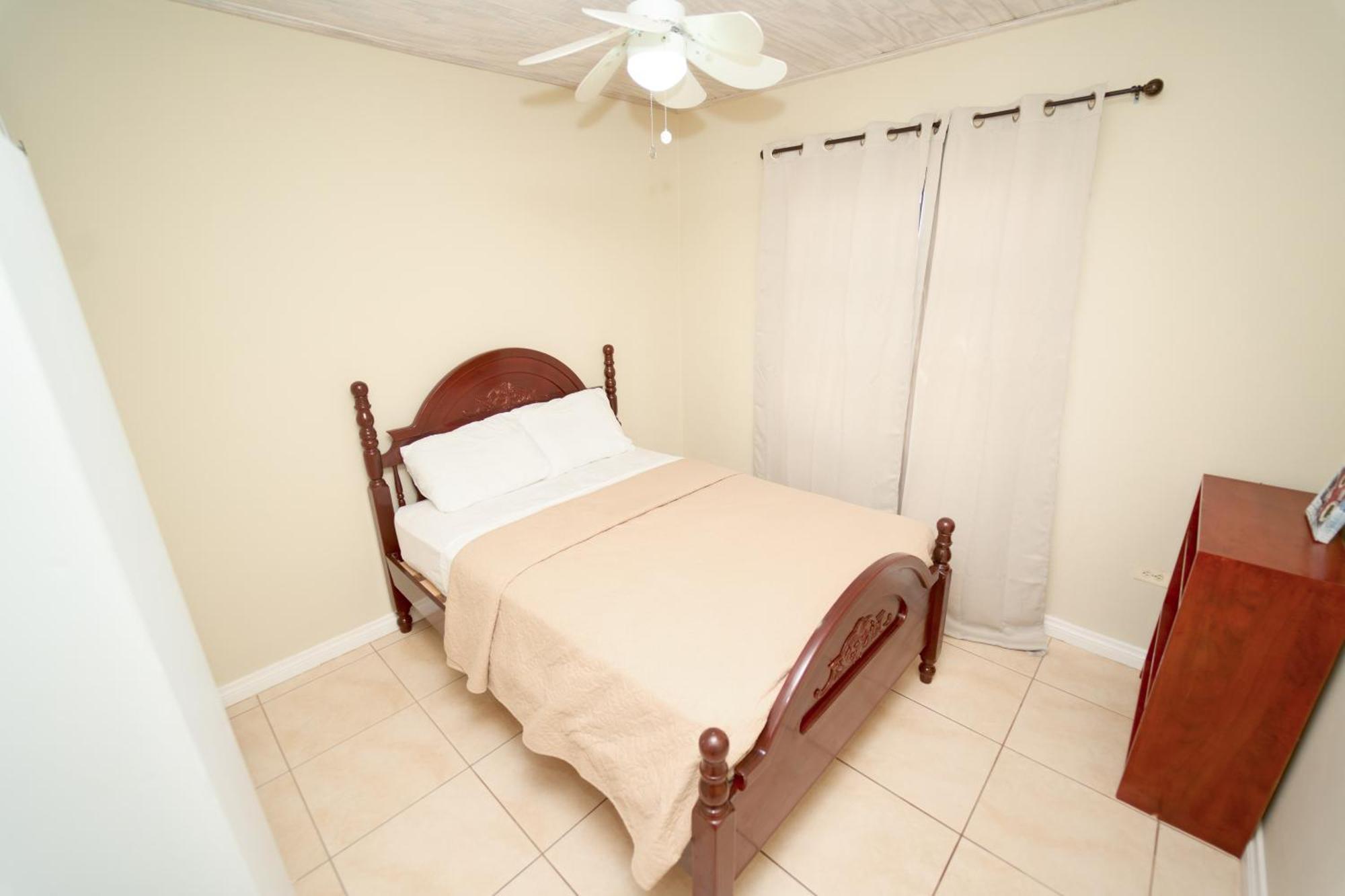 Spacious 3-Bedroom Home - Regency Park Bridgetown Eksteriør bilde