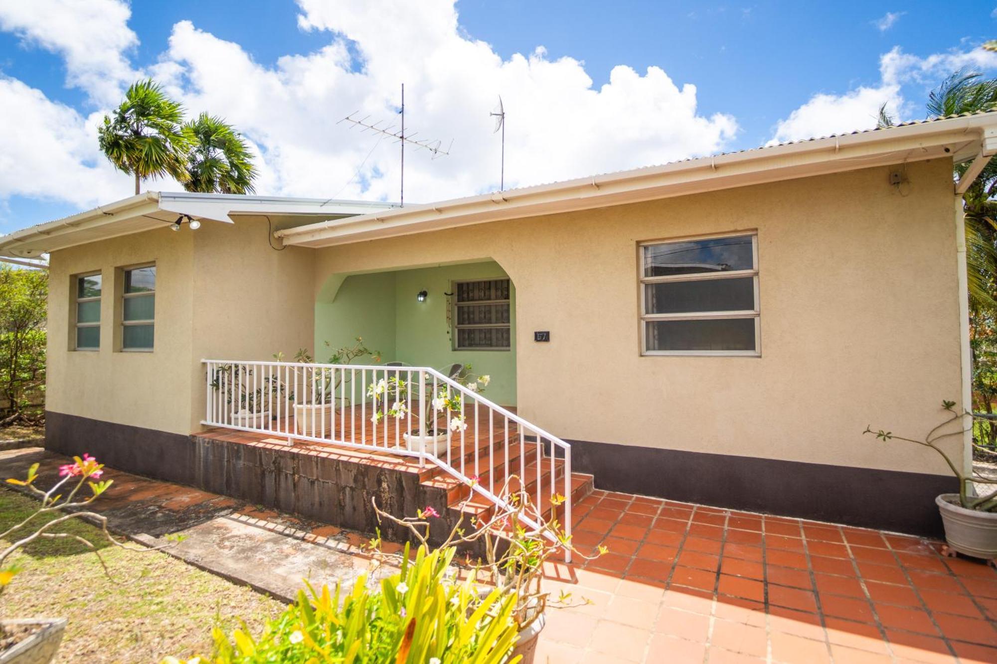 Spacious 3-Bedroom Home - Regency Park Bridgetown Eksteriør bilde