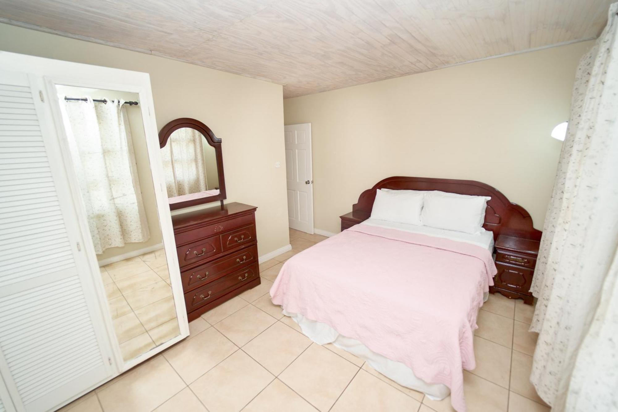 Spacious 3-Bedroom Home - Regency Park Bridgetown Eksteriør bilde
