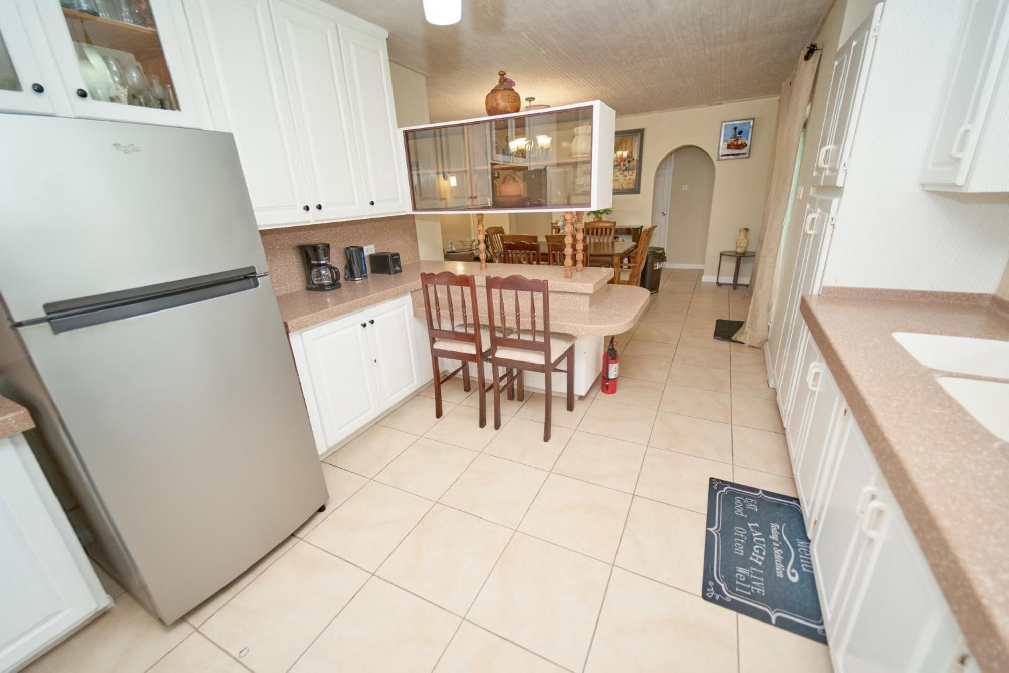Spacious 3-Bedroom Home - Regency Park Bridgetown Eksteriør bilde