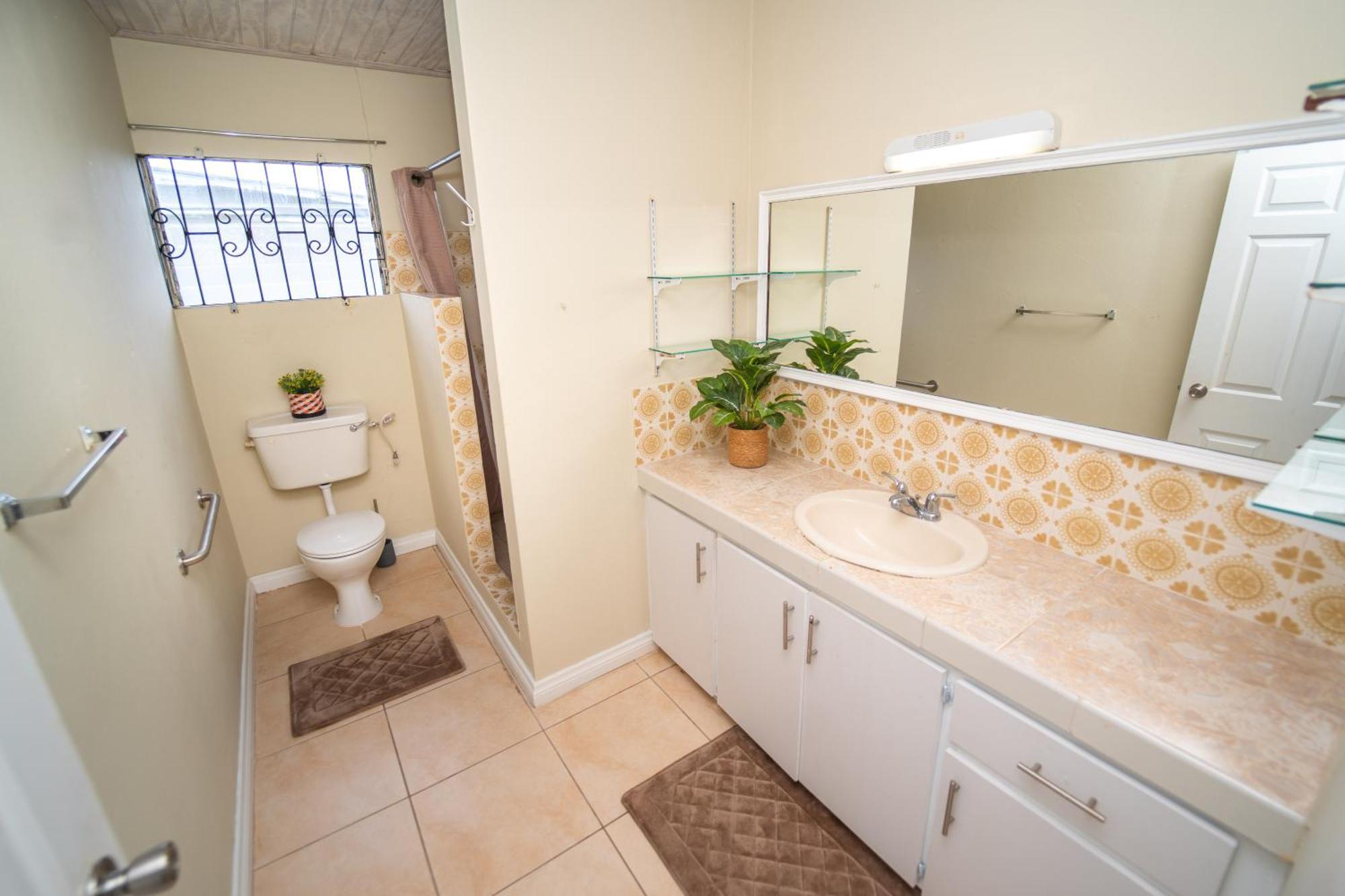 Spacious 3-Bedroom Home - Regency Park Bridgetown Eksteriør bilde
